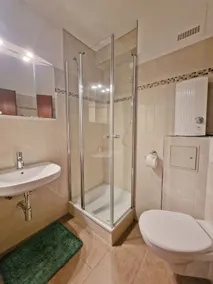 Family apartment with sweeping views of the old town across the inland lake - Image 2
