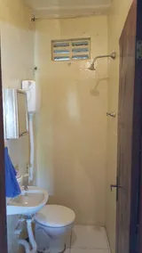 Comfortable 3/4 bedroom house with patio, 100 m from the beach - Image 2
