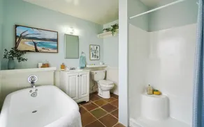 Charming Chez Toi Cottage with Lush Garden - Image 2