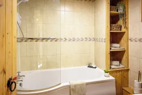 This barn is a 1 bedroom(s), 1 bathrooms, located in Whitby, N Yorks. - Image 3