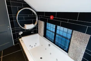 “ GRAND CANAL DOCK LUXURY “ SPECIAL OFFER'' - Image 3