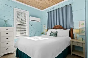 Suite w/ Shared Pool, High-Speed WiFi - Steps to the Beach, Snowbird-Friendly - Image 5