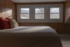 Family friendly with fireplace and swingset - Image 4