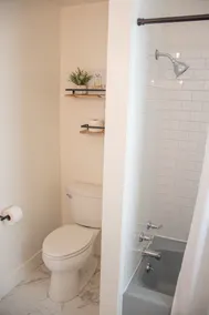 Cozy Guest Suite with Private Entrance - Image 4