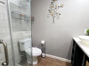 Cozy, Modern Stay Located Near Hobby Airport, And Many Facories - Image 3