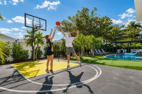 Family getaway • Pool • BBQ • Golf • BB Court - Image 2