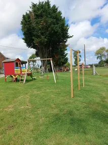 Grand gîte chaleureux de 12 personnes, idéal pour des séjours en famille - Image 5