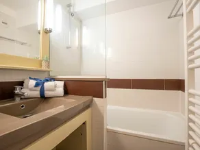 Dejlig lejlighed for 4 personer med WIFI, pool, TV, terrasse og kæledyr tilladt - Image 2