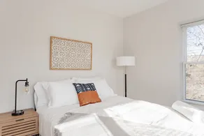 Comfy and Chic Escape 2BR and 2BA in Little India - Image 5