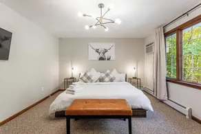 Minutes to a Magical Apres Ski! 4 Bedrooms, EV Charger, Mins to 4 Ski Mtns - Image 3