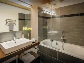 Attraente chalet adatto alle famiglie con sauna, giardino e idromassaggio | Vista sul lago | Adatto per il telelavoro - Image 5