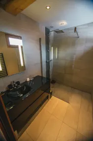 New chalet, with sauna, garden, 5mns from the slopes, absolute calm. - Image 3