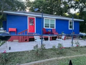 Quiet cottage on the water at Lake Livingston - Image 5