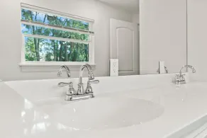 NEW LAKE HOUSE Just remodeled  All newly furnished with comfort in mind. - Image 5