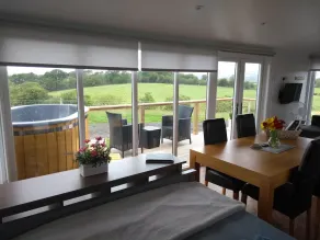 Cleeves Cabins Ailsa Luxury Lodge with Hot Tub - Image 5