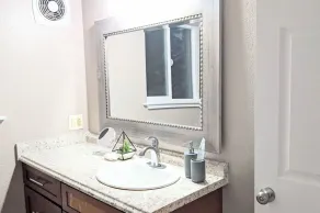 Beautiful Midtown Apartment - Image 3