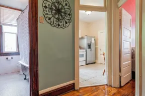Spacious & Centrally Located Apt (Sleeps 8) - Image 3