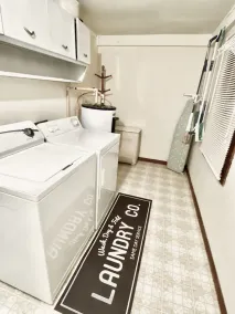 Dolly • Elvis • Cash Inspired Home in Pioneer- Royal Blue, Tackett & Sundquist  - Image 2