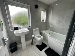 Airport House - Long Stays Near Hospital! - Image 5