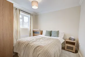 Spacious house in a quite cul de sac with parking and great location. - Image 5