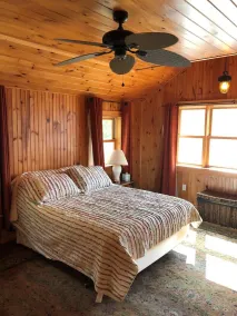 Tranquil lake front cabin on Black Lake - Image 5