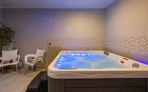 Appartamento per vacanze con vista mare, piscina e vasca idromassaggio - Image 2