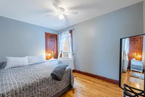10 Minutes  from Midway Airport  Cozy Cottage Home - Image 3