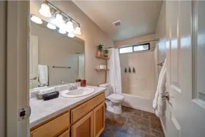 🏡 *NEW* The Artsy Abode ✨ Hot Tub ♨️ BBQ 🍖Foosball ⚽️ - Image 5