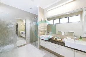ZenLux: 4BR Bayview Mansion Infinity Pool + Cinema - Image 4