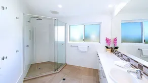 10 Mona Vista Crt, Plage de Coolum, VUES, WiFi, Animaux acceptés - Image 3