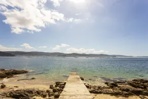 Balkong av Rias Baixas - Parets Getaway + Pool | Strandlägenhet i Pontevedra - Image 5
