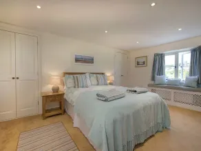 JUNKET COTTAGE, pet friendly, luxury holiday cottage in Noss Mayo - Image 4