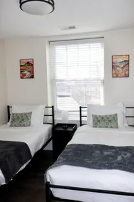 Cozy Midtown Getaway Minutes From Downtown - Image 5