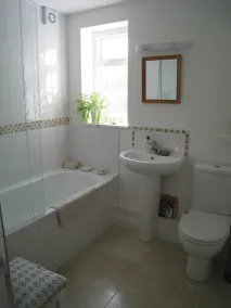 Charmingly renovated cottage. - Image 4