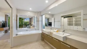 First Class Luxurious Apartment on Noosa River - Unit 1 Wai Cocos, 215 Gympie Terrace - Image 3
