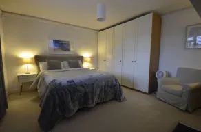 Unique open plan house in central Windsor pet friendly + parking - Image 5