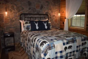 White-Tail Lodge Relaxing, Secluded, Quiet - Image 4