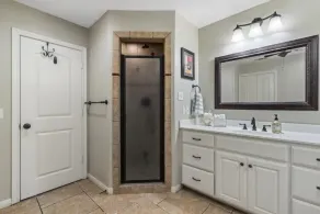 La Casa Roja - Pet-Friendly - 3BR Home - Walk to Castle & Downtown Waco - Image 5