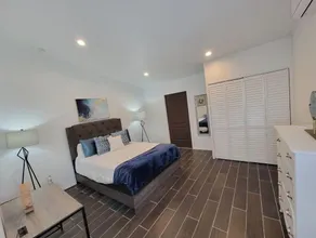 Montoya 1 BDR Luxury Condo - Image 5