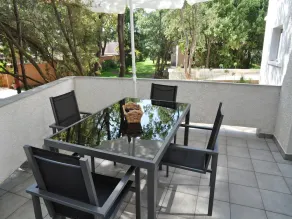 Spacious Holiday Home With Pool - Image 5