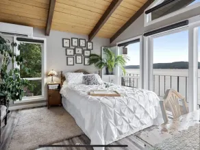 beachfront, private, water views from all rooms, high-end, 7mins to shops. - Image 5
