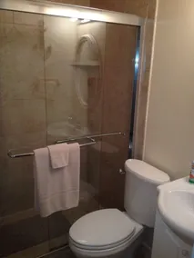 Beachfront Studio Apartment with beach access and Olympic pool - Image 3