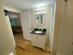 Droit sur la route principale 2 Chambre 1 salle de bain. AC, Câble, Wifi - Image 4