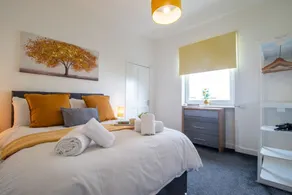 Bright and Stylish 3-Bed Flat in Glasgow - Image 5