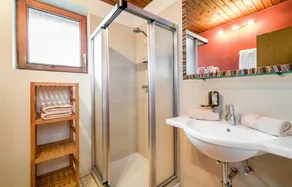 Large apartment with 2 bedrooms ideal for families - Image 2