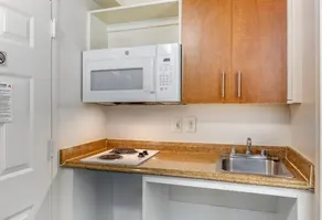 Birch Hill Suites Louisville - Image 5