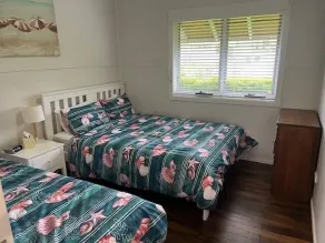 A beach house with colour! - Image 4