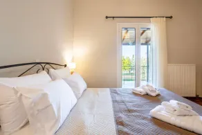 Aelia Guesthouse - Private Garden Retreat - Image 4
