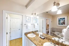 Sunny Beach to Bay Condo W/ Shared Pool, Free WiFi, Washer/Dryer, Garage Parking - Image 4