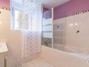 Renovated 3-Bedroom House with Fireplace and Wifi, La Hague - Image 2